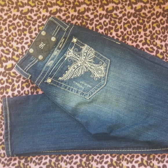 💞NEW! MISS ME BUCKLE GOTH CROSS WINGS BLING JEANS - Picture 4 of 6
